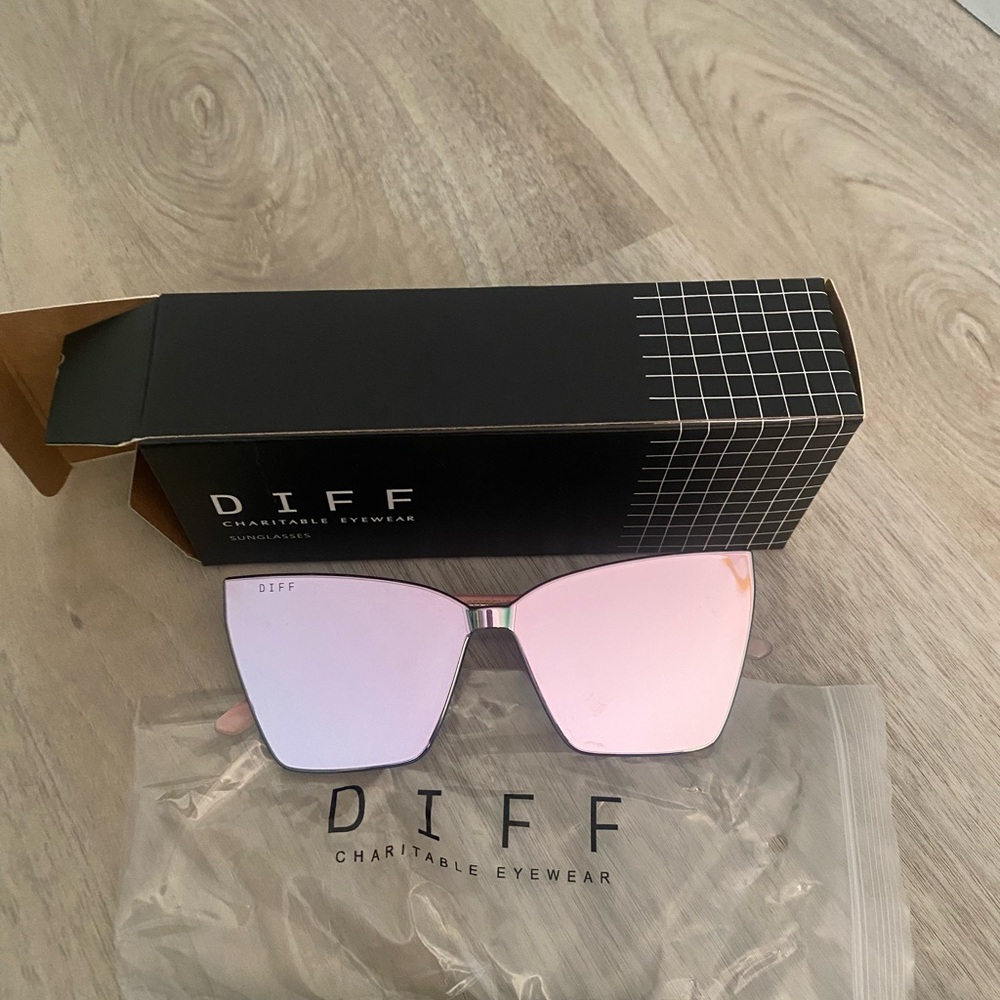 Diff Eyewear Goldie XS Pink-Tinted Sunglasses NIB New